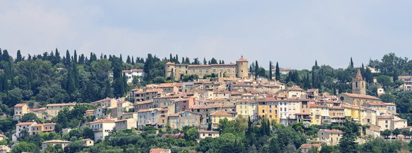 Peut-on trouver une location de vacances en Provence avec des cours de cuisine et des ateliers de fabrication de savon ?
